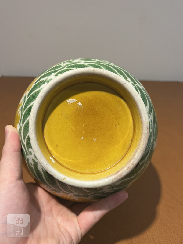 清嘉庆 黄地三彩苍龙教子纹瓶 - 图10